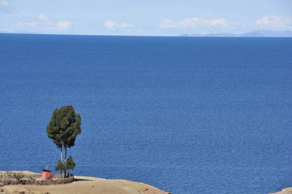 O lago Titicaca, visto da ilha de Amantani, no Peru
